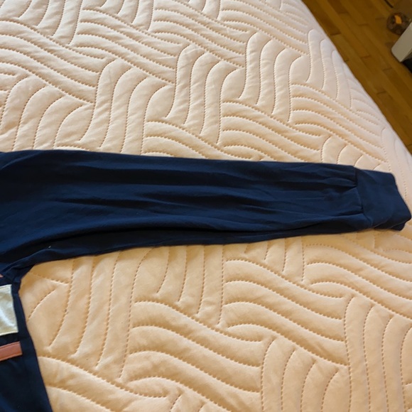 Women’s Hollister Cropped Hoodie - Picture 4 of 6